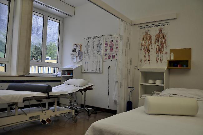 Blick in ein Physiotherapie-Zimmer der «Leukerbad Clinic» (Archiv)