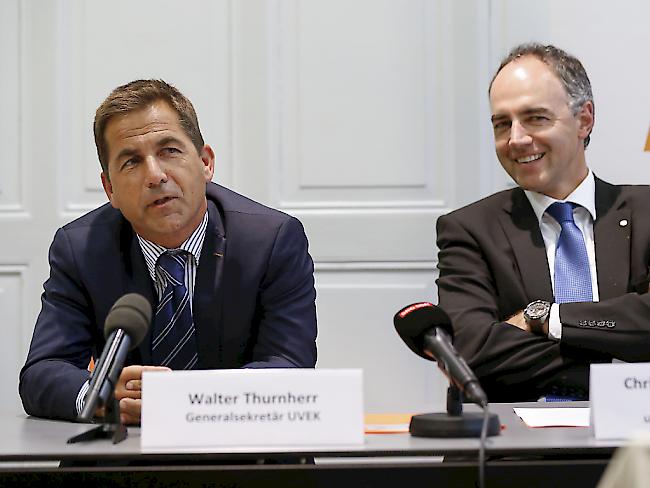 "Ich kenne die Bundesverwaltung recht gut": UVEK-Generalsekretär Walter Thurnherr zu seiner Kandidatur als Bundeskanzler (links), neben ihm CVP-Chef Christophe Darbellay (rechts).