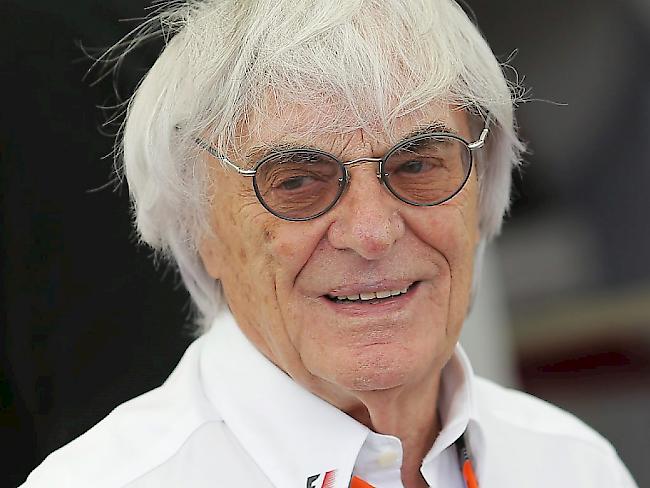 Formel-1-Boss Bernie Ecclestone lächelt in die Kamera