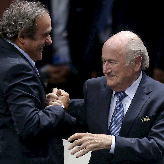 Michel Platini und Sepp Blatter: Eine Freunde, jetzt Feinde und beide suspendiert