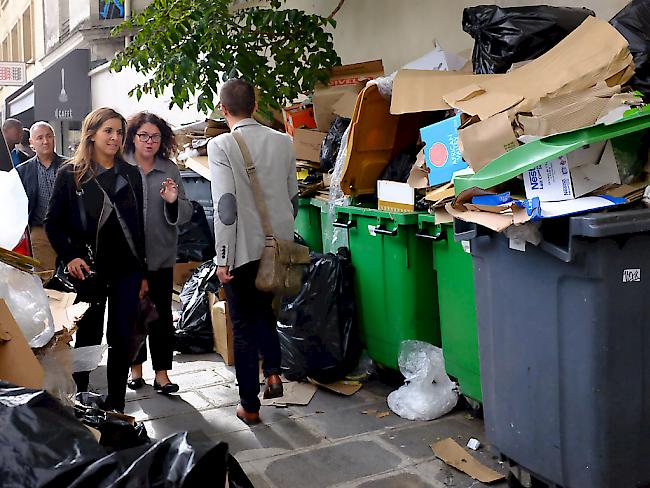 Nach mehrtägigem Streik sollen die Abfalleimer in Paris wieder geleert werden. Die Gewerkschaften und die Stadtverwaltung fanden eine Einigung.