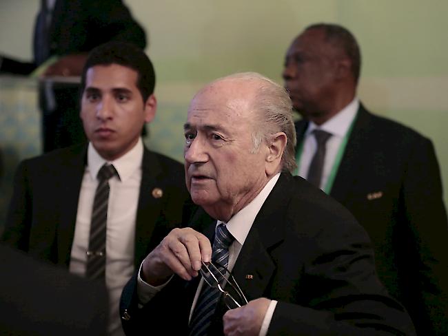 Wie Michel Platini hat auch Sepp Blatter Einspruch gegen seine Sperre durch die FIFA-Ethikkommission erhoben. Das teilte Blatters Anwalt am Freitagmorgen mit.