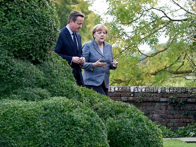 Weltpolitik ist kein Spaziergang - ausser in Chequers, dem Landsitz des britischen Premiers. David Cameron empfängt die deutsche Kanzlerin Angel Merkel zum Gespräch über Syrien, die Flüchtlingspolitik in Europa und andere Probleme.