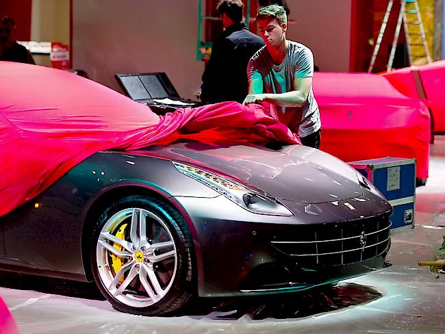 Nicht ein Auto, sondern die Details des geplanten Teil-Börsengangs hat Ferrari am Freitag enthüllt. Fast 900 Millionen Dollar soll die Platzierung von Aktien der Automarke an der Börse einbringen. (Symbolbild)