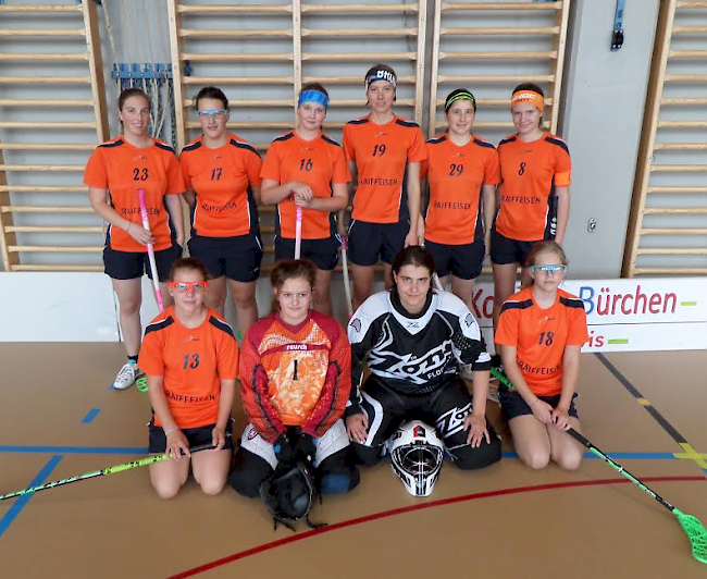 In Bürchen spielten die Damen der Oberwalliser Unihockey Meisterschaft ihre erste Meisterschaftsrunde.