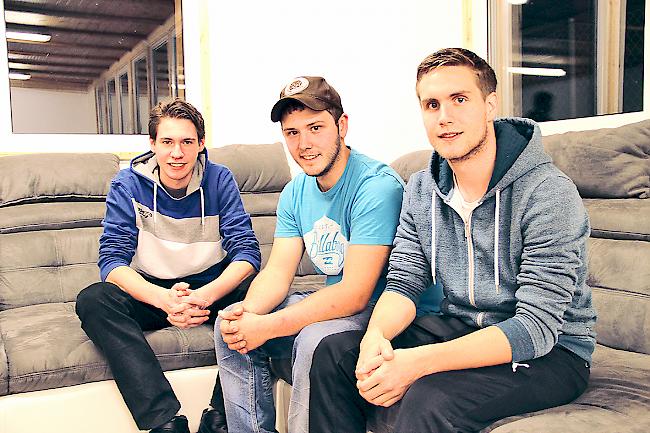 Im Vorstand des Jugendvereins: Fabian Dini, Mirco Kalbermatter (Präsident) und 
Yanik Mazotti (v.l) im neuen Jugendlokal in Niedergesteln.