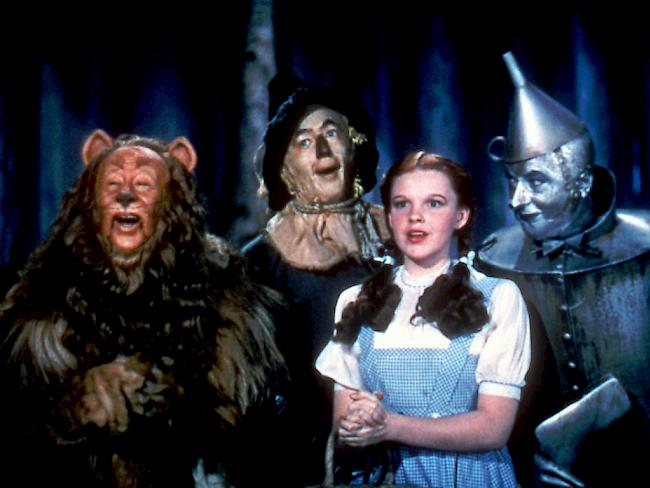 Judy Garland trägt als Dorothy in "The Wizard of Oz" ihr berühmtes Kleid (Archiv)