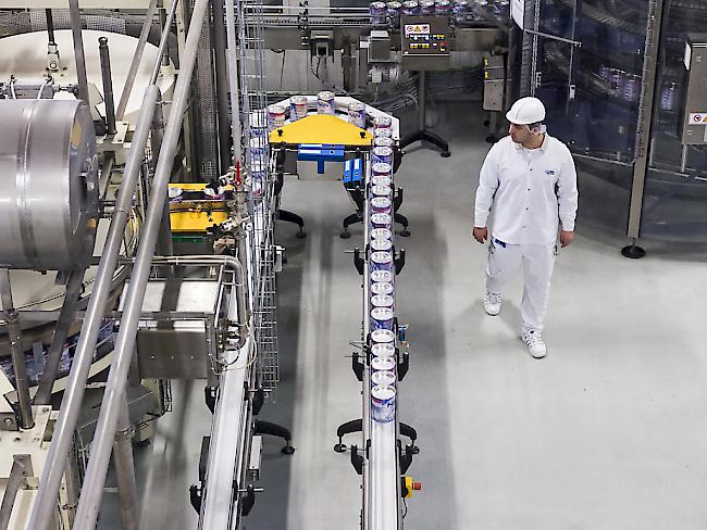 Nestlé stärkt den Standort Konolfingen. Im Bild ein Mitarbeiter in der neuen Produktionsanlage für Babynahrung.