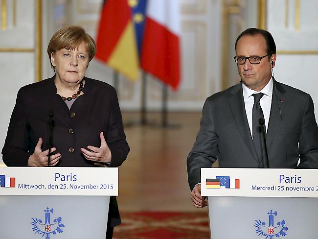 Präsident Hollande wünschte sich bei seinem Treffen mit Kanzlerin Merkel mehr deutsche Hilfe für den Kampf gegen den IS.
