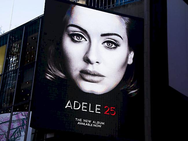 Es ist eine kleine Sensation: Adele - hier auf einem Plakat in New York - kommt im Mai in die Schweiz (Archiv).
