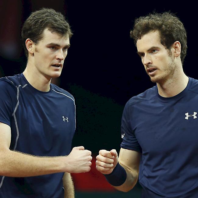 Jamie Murray (li) und Andy Murray gewinnen wegweisendes Davis-Cup-Doppel