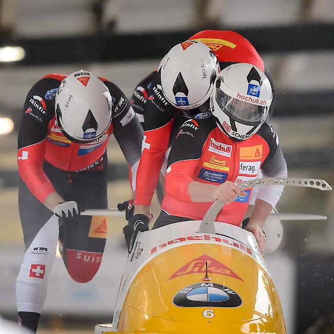 Bob-Pilot Rico Peter verpasst beim Weltcup-Auftakt in Altenberg (De) das Podest im Vierer als Vierter knapp