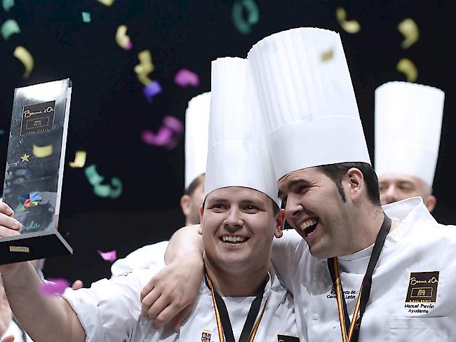 Der spanische Nachwuchs-Chef Juan Manuel Salgado (links) hat beim spanischen Koch-Wettstreit Bocuse d