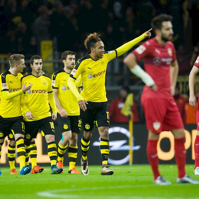 Pierre-Emerick Aubameyang (Mitte in gelb) weist Dortmund den Weg nach oben