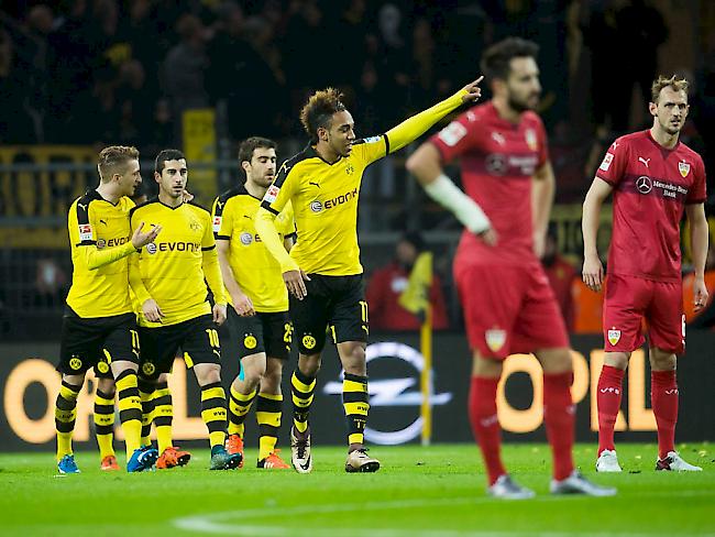 Pierre-Emerick Aubameyang (Mitte in gelb) weist Dortmund den Weg nach oben