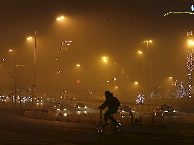 Nachts zeigt sich der Smog in Peking besonders deutlich.