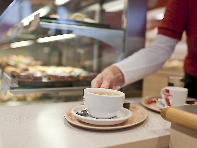 Ab sofort können Kunden sich im Coop an der Kaffee-Ecke selber bedienen. 