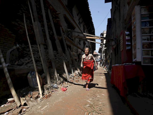 Monate nach dem schweren Erdbeben ist der Wiederaufbau in Nepal noch kaum vorangeschritten. Nun werden Vorwürfe untersucht, dass Hilfsgelder unterschlagen wurden (Symbolbild).