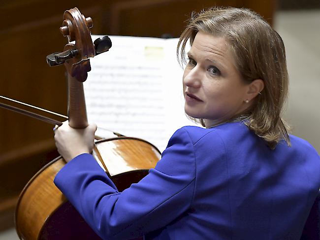 Die neue Nationalratspräsidentin, Christa Markwalder (FDP/BE), spielte am Montag im Bundeshaus Cello.