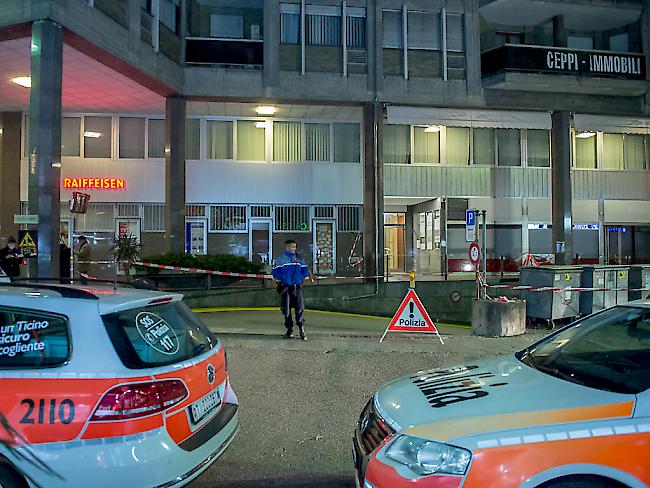 Am vergangenen Freitag ist ein 73-jähriger Schweizer in Chiasso TI in einer Tiefgarage tot aufgefunden worden. Die Ermittler haben in der Zwischenzeit drei Personen aus dem Umfeld der Tatverdächtigen festgenommen. (Bild des Tatorts)