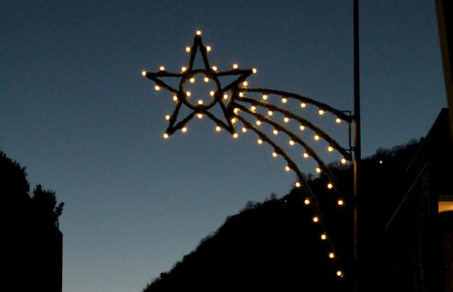 Tradition: Alle Jahre wieder leuchten die Sterne von der Stange. 