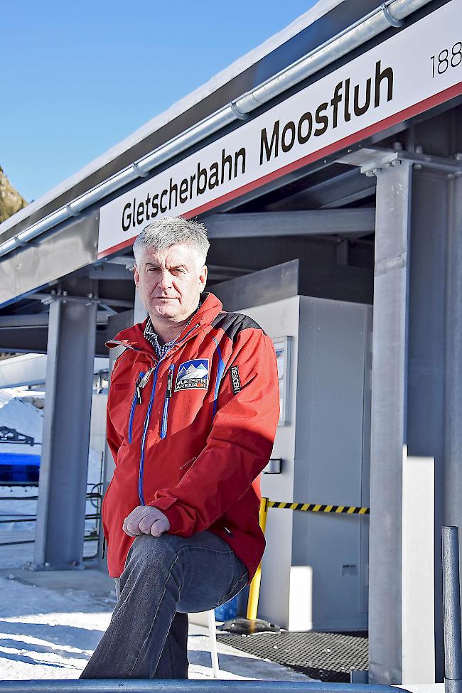 Anton Franzen vor dem Eingang der neuen Moosfluhbahn auf der Riederalp.