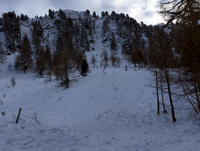 In dieser Lawine beim Skigebiet La Tzoumaz-Riddes  starben am Samstag zwei Freerider