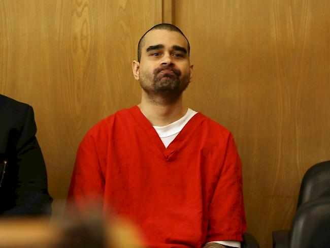 Hat das Bild seiner getöteten Ehefrau auf Facebook gestellt und wandert nun lebenslänglich hinter Gitter: US-Mörder Derek Medina.