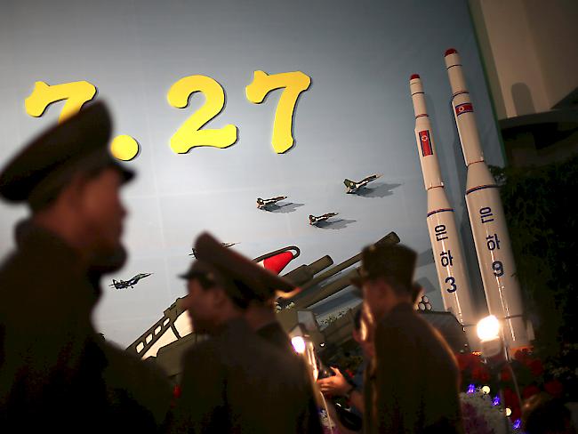 Nordkorea hat seine Ankündigung offenbar wahr gemacht und eine Langstreckenrakete abgefeuert - sie soll einen Satelliten ins All befördert haben. (Archiv)