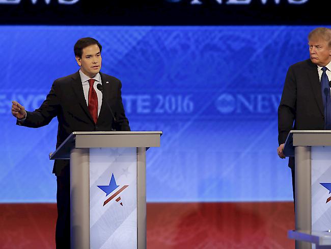 Marco Rubio (links) und Donald Trump wurden bei der jüngsten TV-Debatte der US-Republikaner von ihren Mitbewerbern in die Zange genommen.