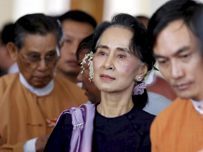 Will Präsidentin in Myanmar werden: Friedensnobelpreisträgerin Aung San Suu Kyi (Archiv)