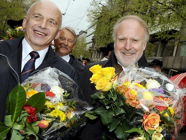 Peter Reber (rechts) marschierte 2012 an der Seite von Bundesrat Ueli Maurer am Zürcher Sechseläuten mit. (Archiv)