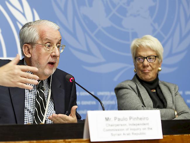 Kommissionschef Paulo Sérgio Pinheiro (links) und Kommissionsmitglied Carla Del Ponte stellen den Bericht der UNO in Genf vor.