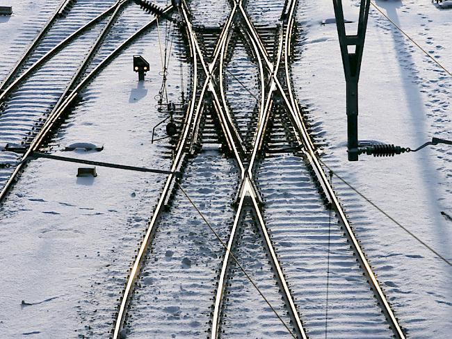 Blick auf Zuggeleise. Offenbar sind beim Zugunglück in Oberbayern zwei Züge zusammengestossen (Symbolbild)