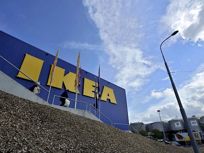Nach Rückmeldungen von Kunden ging Ikea ein Licht auf: Die Deckenleuchten Hyby, Lock und Rinna können gefährlich werden.