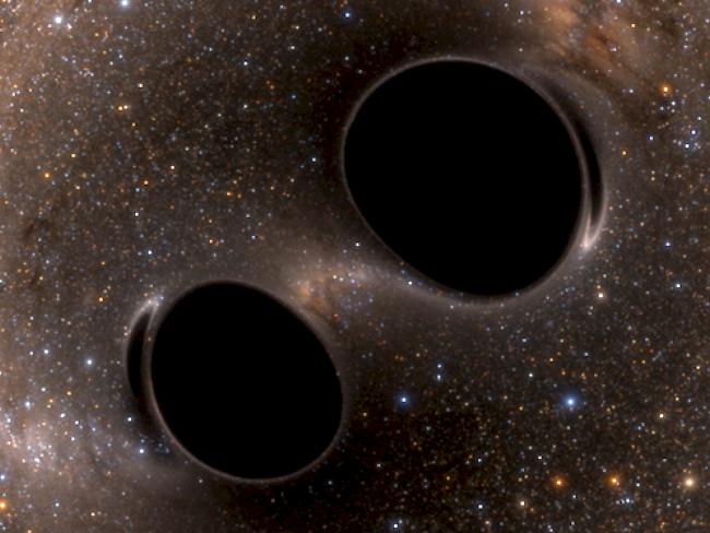 Beim Verschmelzen zweier Schwarzer Löcher entstanden Gravitationswellen, welche die Doppeldetektoren des LIGO-Observatoriums am 14. September 2015 auffangen konnten.
