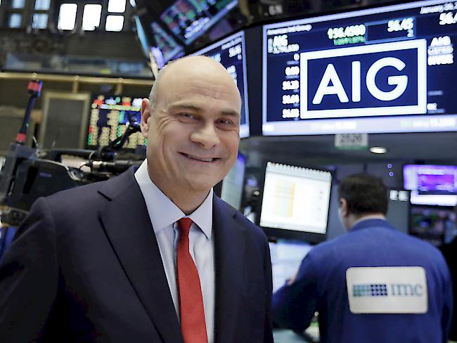 AIG-Chef Peter Hancock im Handelsraum der New Yorker Börse: Der Versicherungsriese machte im vergangenen Quartal 1,8 Milliarden Dollar rückwärts. (Archivbild)