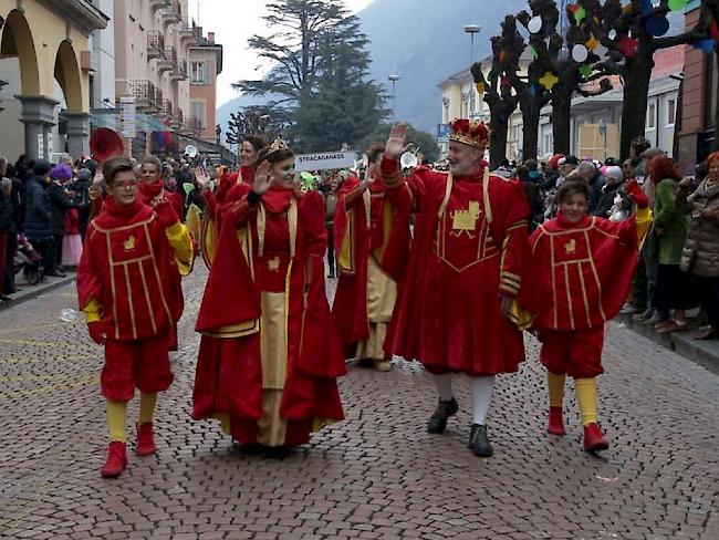 Die Tessiner Fasnacht "Rabadan" in Bellinzona war ein Erfolg. Das Narrenfest konnte 13 Prozent mehr Besucher als im Vorjahr verzeichnen.