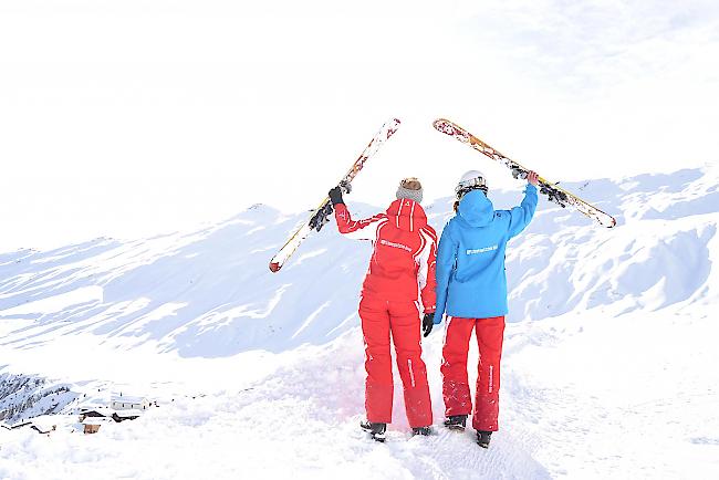 Wählen Sie die schönste Skilehrerin 2016 im Oberwallis