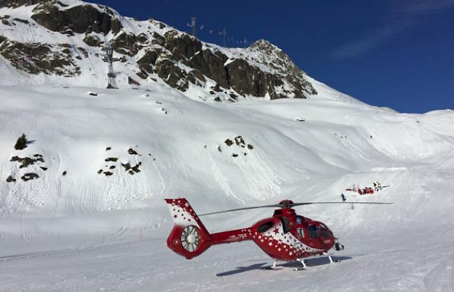 Ein Rettungshelikopter der Air Zermatt im Einsatz