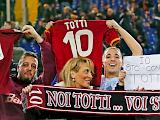 Roma-Fans bekunden ihre Unterst&uuml;tzung f&uuml;r Identifikationsfigur Francesco Totti