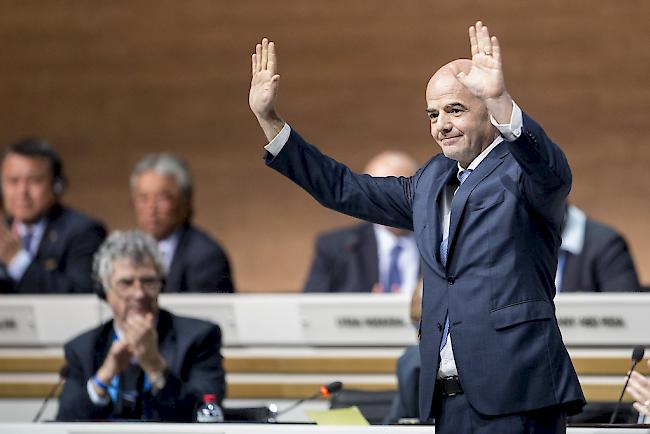 Gianni Infantino wurde am Freitag am Kongress des Weltfussballverbandes in Zürich im zweiten Wahlgang mit 115 Stimmen zum FIFA-Präsidenten gewählt. 
