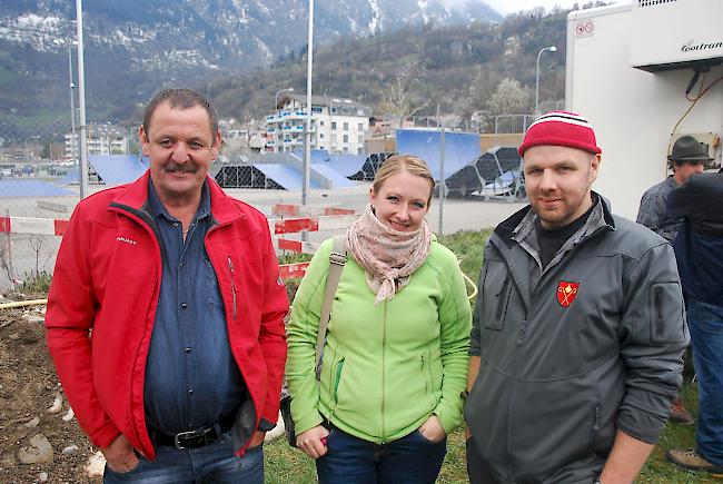 Von links: Robert Karlen (Törbel) mit Rilana und Martin Andres (Mund).