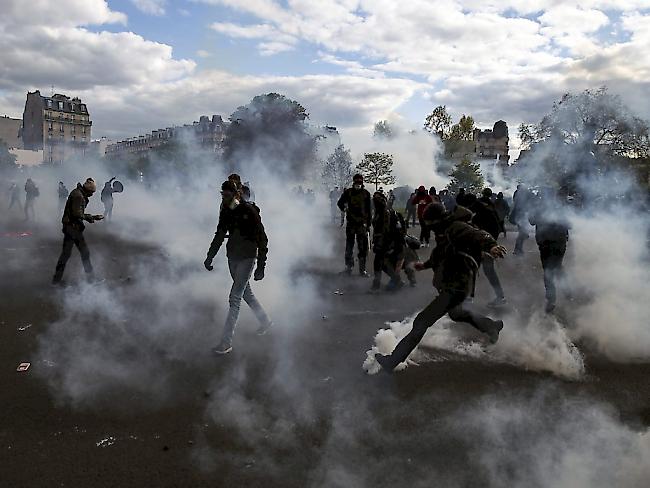 Fertig protestiert: In Paris löst die Polizei die sogenannten "Nuit debout"-Demonstrationen gewaltsam auf.