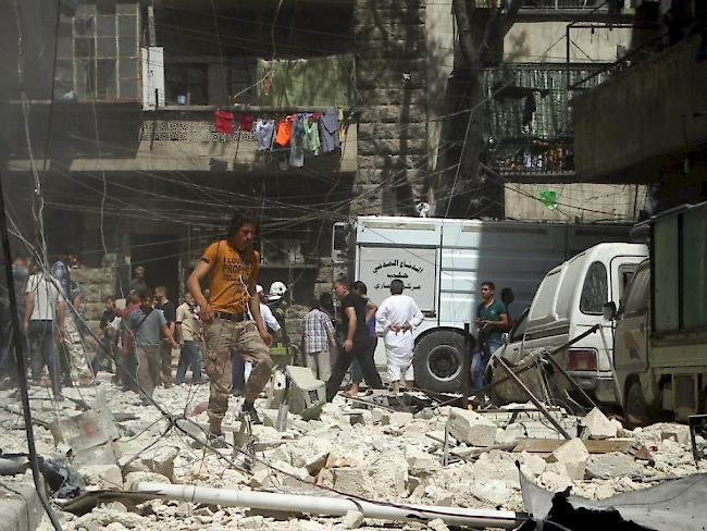 Szene nach Luftangriffen am Donnerstag in Aleppo.