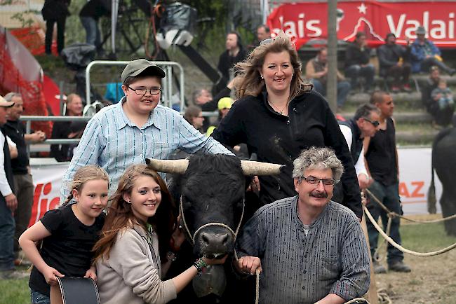 «Ayana» von Anja Anthamatten und Heinz Williner aus Mattsand konnte sich im Finale der Rinder auf dem 3. Platz klassieren. Damit sind Anthamatten/Williner die besten Oberwalliser Züchter in dieser Kategorie.