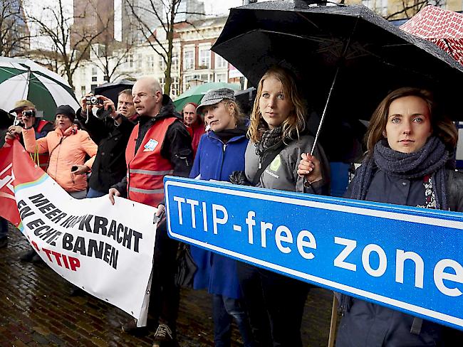 In Europa kommt es immer wieder zu Anti-TTIP-Demonstrationen, wie im Bild vergangene Woche in Den Haag