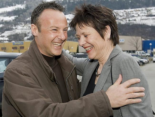 Bei der Wahl zur ersten Walliser Staatsrätin 2009 freuten sich Esther Waeber-Kalbermatten und Stéphane Rossini noch gemeinsam. (Archivbild)