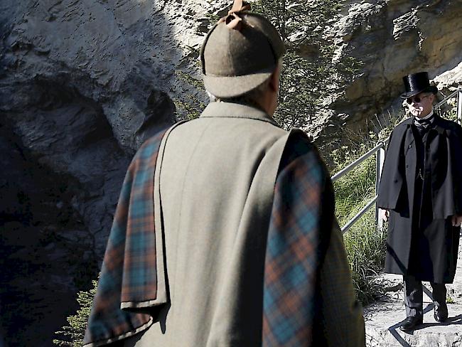 Eingefleischte Sherlock Holmes Fans treffen sich gelegentlich in Meiringen, um das letzte Aufeinandertreffen des Meisterdetektivs mit seinem Widersacher bei den Reichenbachfällen nachzustellen. (Archivbild)
