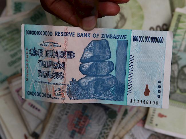 Zur Zeit der Hyperninflation: Eine Banknote von 100 Trillionen Simbabwe-Dollar. (Archiv)